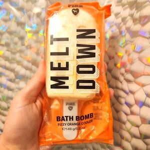 Fizz & Bubble Melt Down Bath Bomb